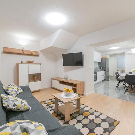 Apartmani Mara Kaštela Exterior foto